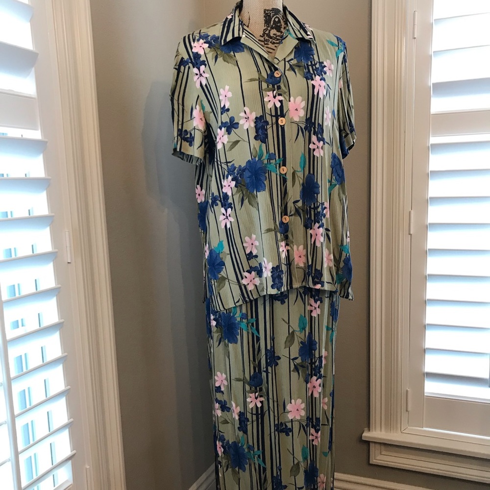 (L) Two piece Floral Top/skirt, C.M. Shapes